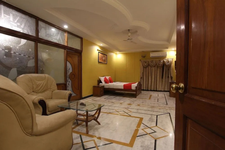 Oyo 35457 Hotel Kubera Palace