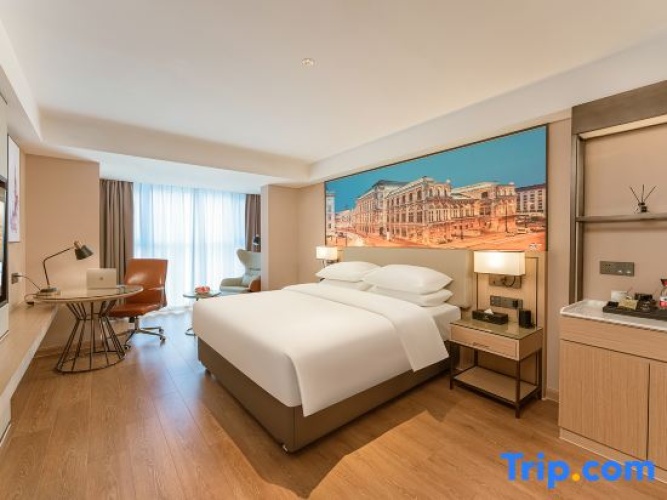 Deluxe Double room with street view