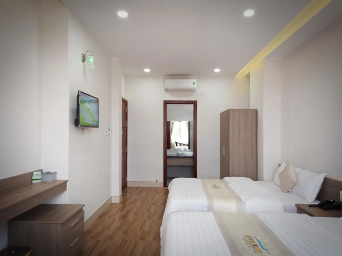 River Hotel