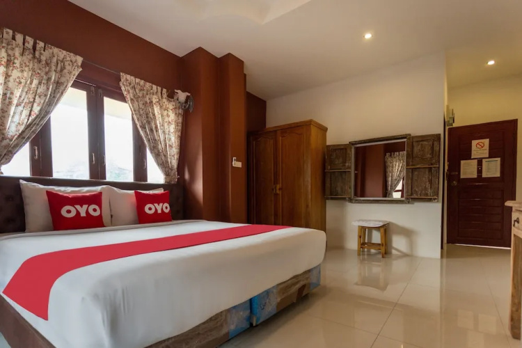 OYO Yellow Tique Hotel