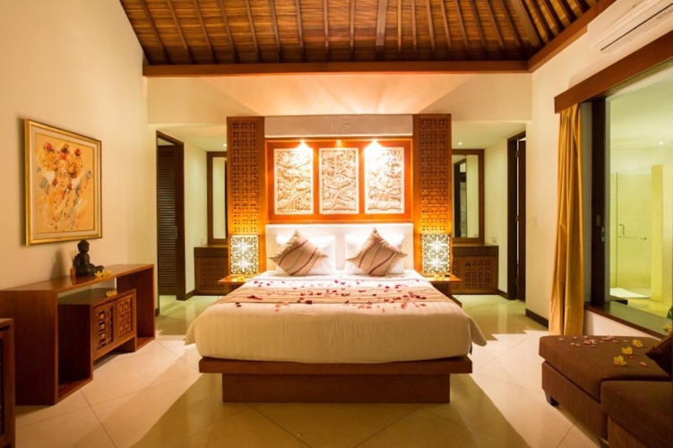 4 Bedrooms Villa