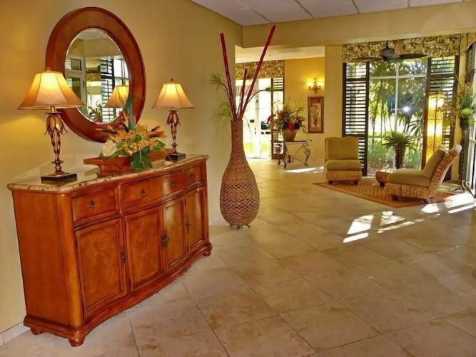 Unique Beachfront Condo With Panoramic Beach View