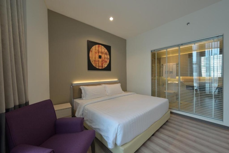 Deluxe Double room with city view