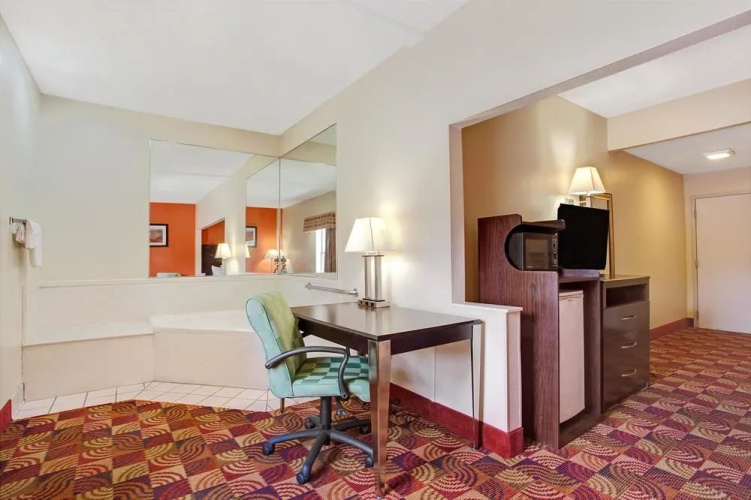 Days Inn & Suites Ridgeland