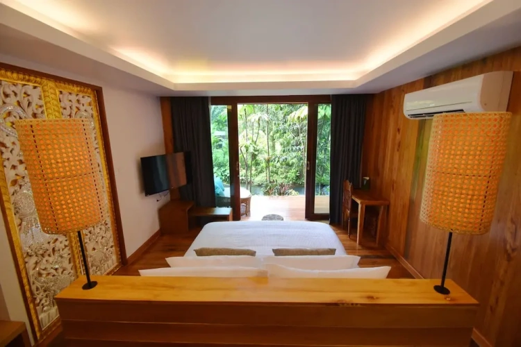 Superior Villa with canal view