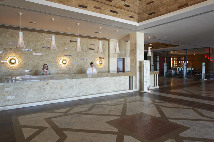 Real Marina Hotel & Spa