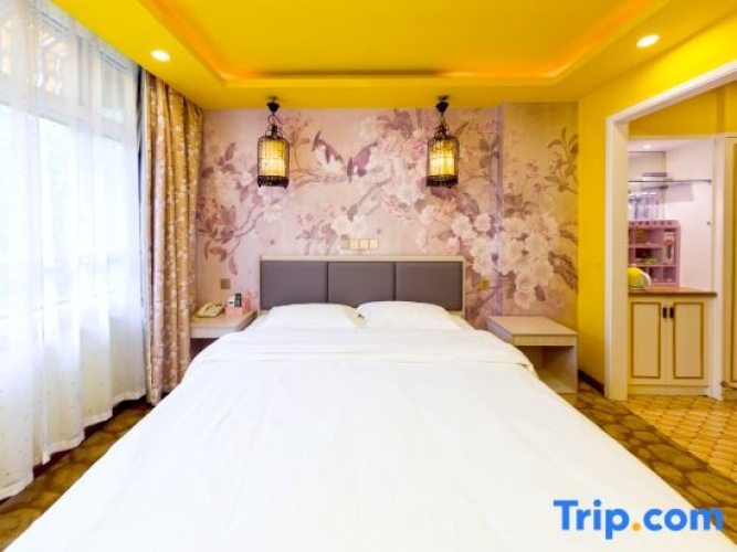 Standard Double room with city view