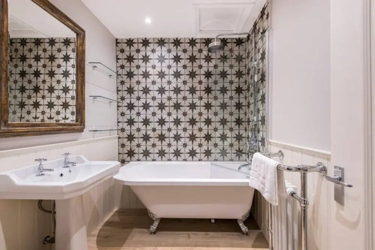 Charming, Recently Renovated 2-bed in Fulham