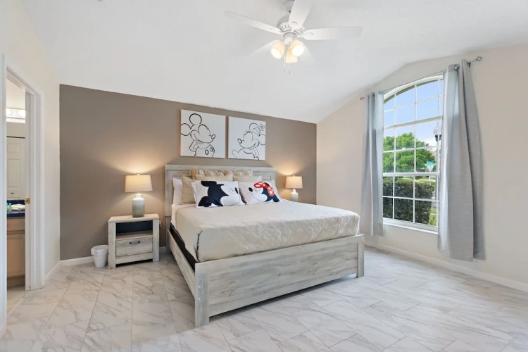 4 Bedrooms Villa
