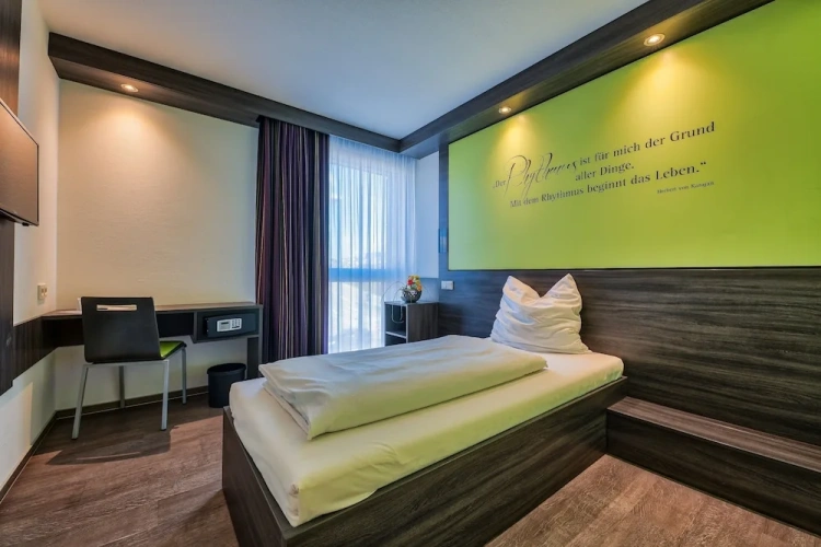 Standard Single room with courtyard view