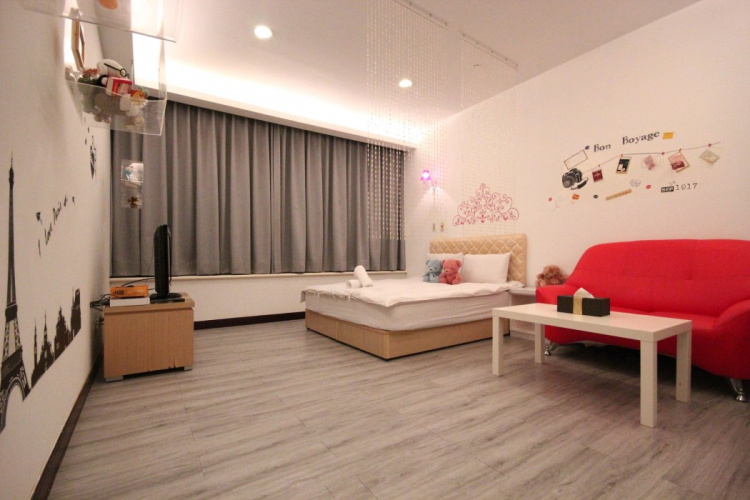 85 Childhood Suite