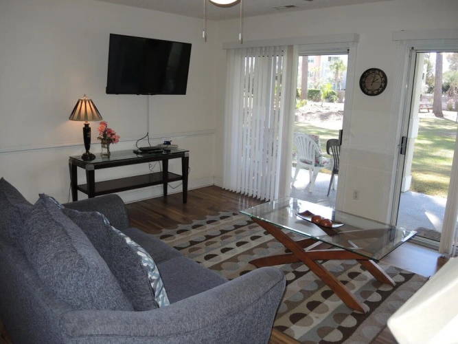 1202m 1 Bedroom Condo by RedAwning