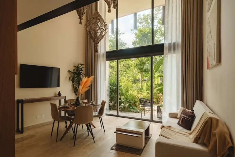 Beautiful Jungle Loft With Rooftop Pool and Gym