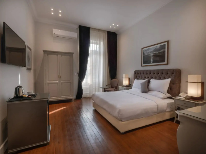 1920s Boutique Hotel and Restaurants