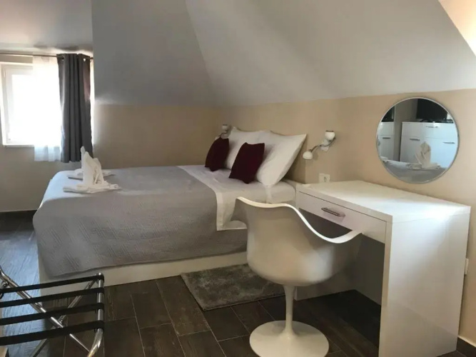 Elegant Residence Rooms