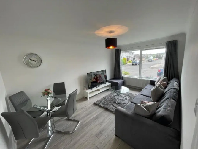 2 Bedrooms Apartment