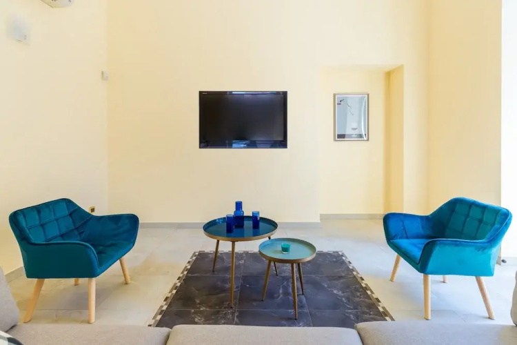 Partenope Spacious Home