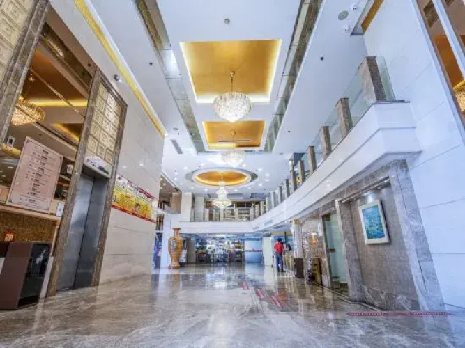Sunshine Holiday Hotel
