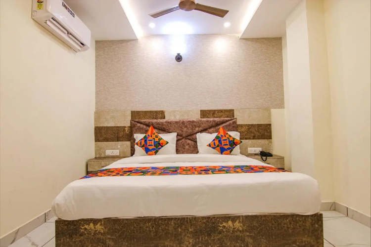 Fabhotel Meridian Inn