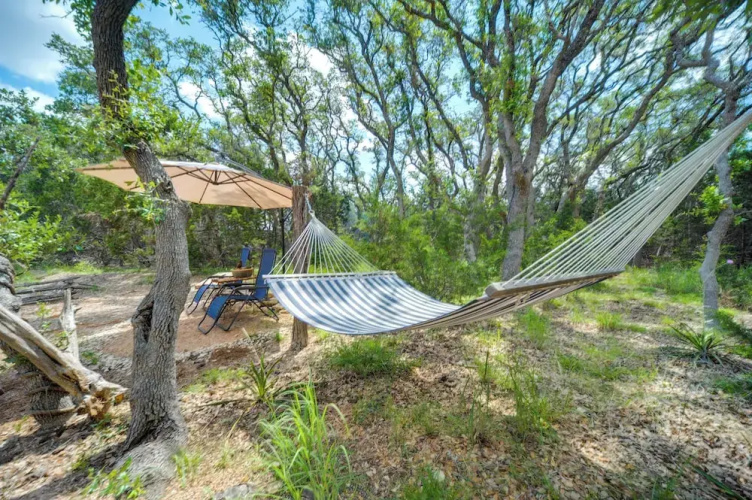 Snuggle Inn' Wimberley Cabin w/Fire Pit+Deck