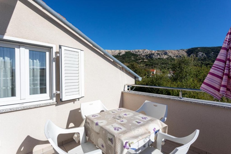 Apartment with balcony