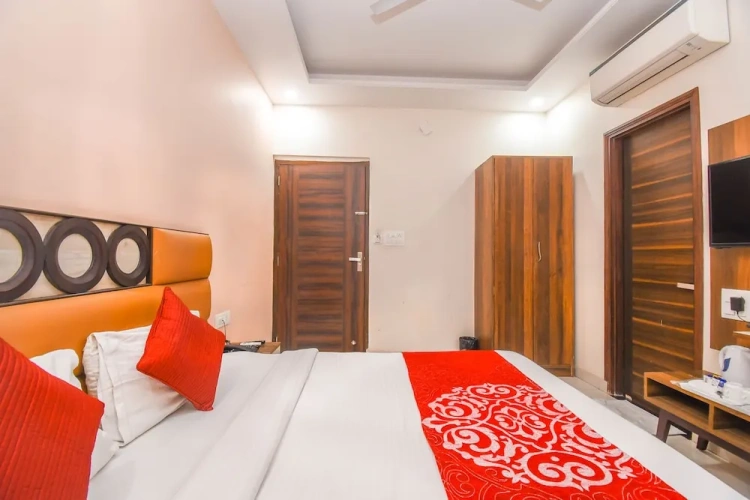 Deluxe Double room with land view