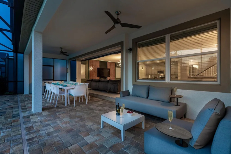 Sr014v: 8 Bed, Dinosaurs Fun, DC Comics, Pool, Shuffle Board