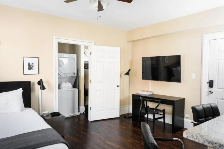 Simple CWE Studio near BJC by Zencity