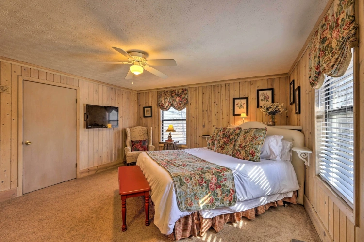 5 Bedrooms Cottage