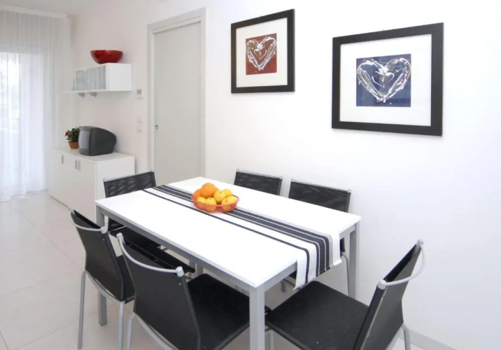 2 Bedrooms Apartment