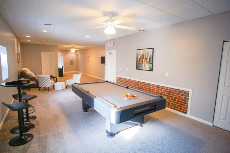 Loft North Shore Apartment Pool Table