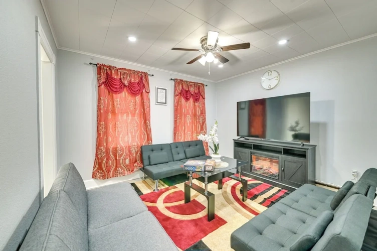 2 Bedrooms Apartment
