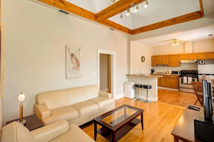 2 Bedrooms Apartment