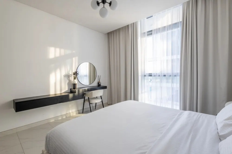 SuperHost - Serene 1BR in District One With Artificial Beach