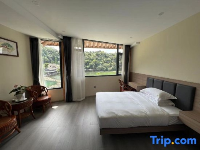 Family Suite with lake view