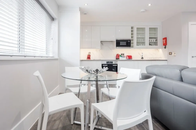 2 Bedrooms Apartment