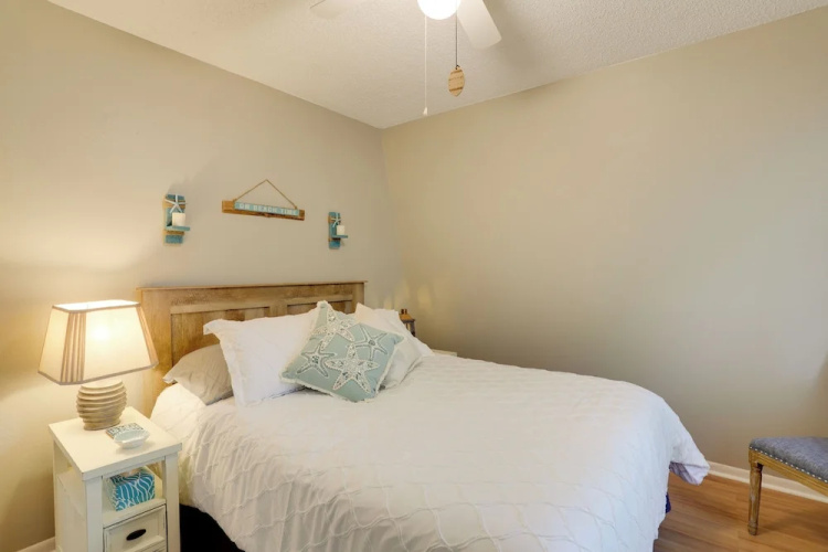 Seminole Townhome: Easy Access to Beaches!