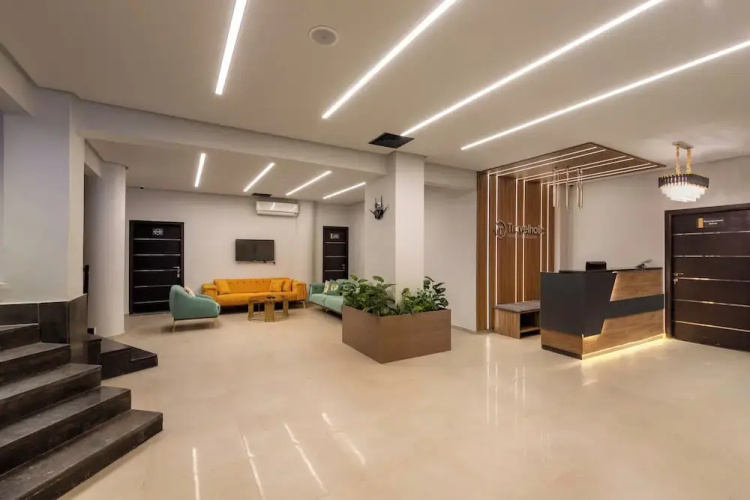 Travelholic Residence Golden Gates