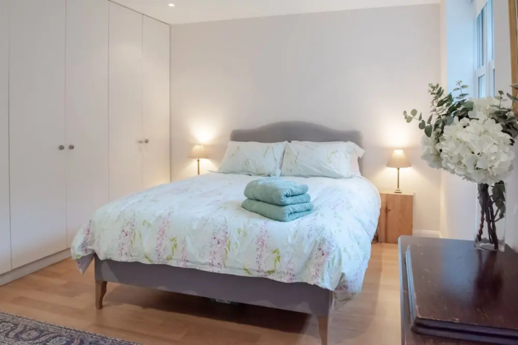 Bright Two Bedroom Ground Floor Apartment