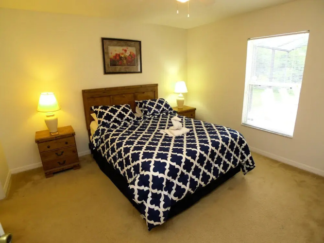 4 BED Pool Home Overlooking Reserve