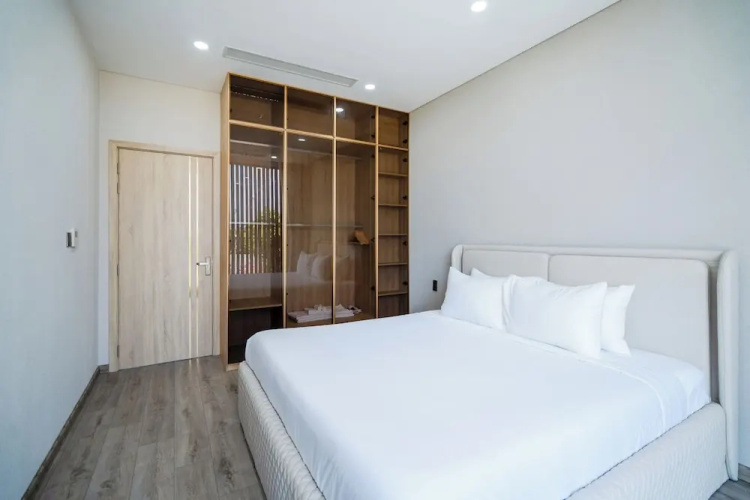 Deluxe Riverfront Pool Villas Danang