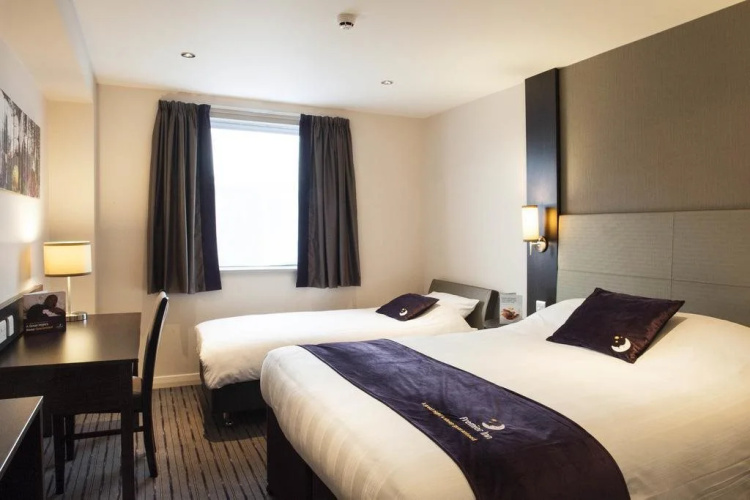 Premier Inn Manchester Trafford Centre South
