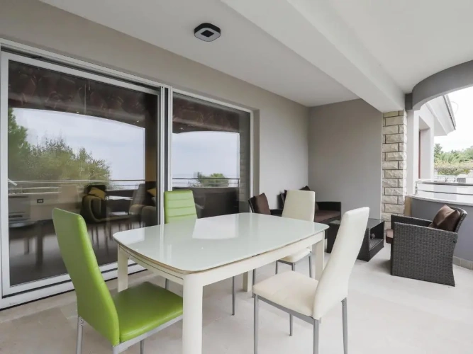 3 Bedrooms Apartment with sea view