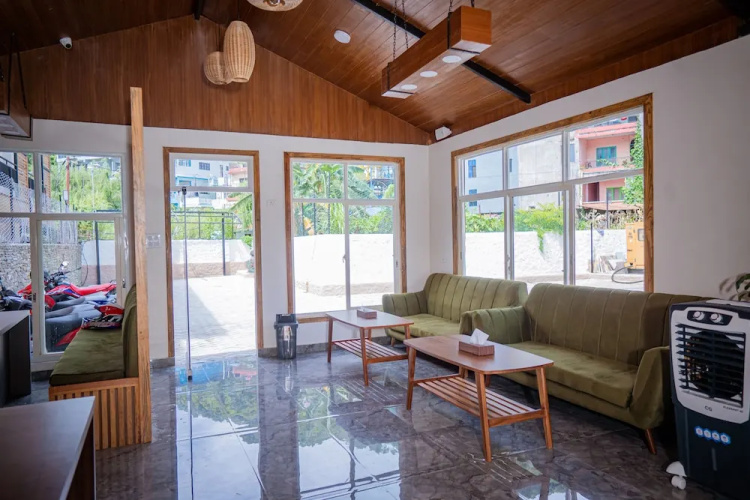 Majestic Lakefront Hotel & Suites