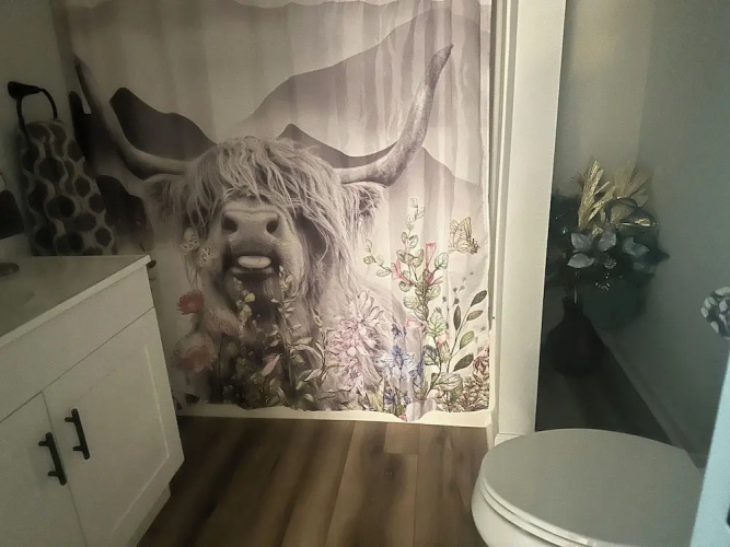 E Street Gallery King BedroomSHARED Bath