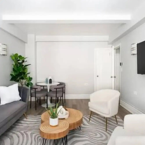 73-201 New 1BR 1bth UWS Doorman Gym