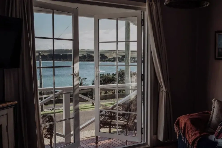 3 Bedrooms Family Cottage with sea view