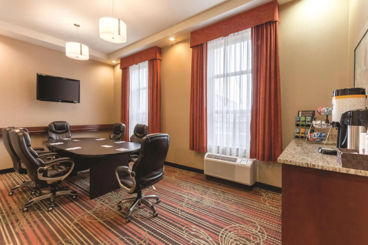 Hampton Inn by Hilton Edmonton South photo 12
