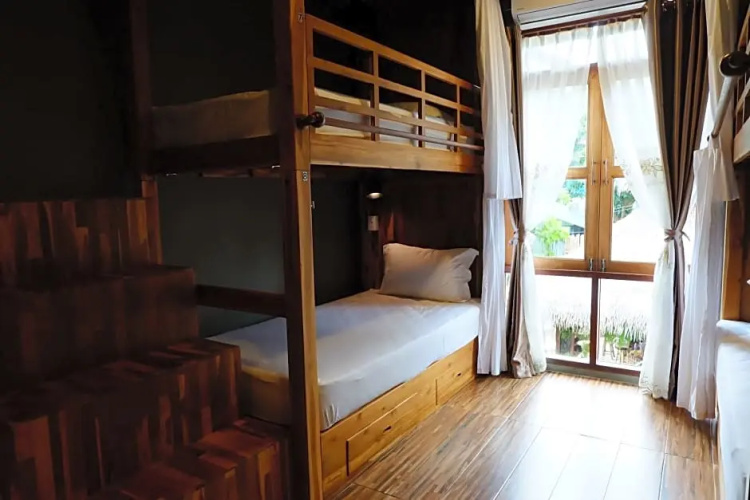 Lipe - Bloom Cafe and Hostel