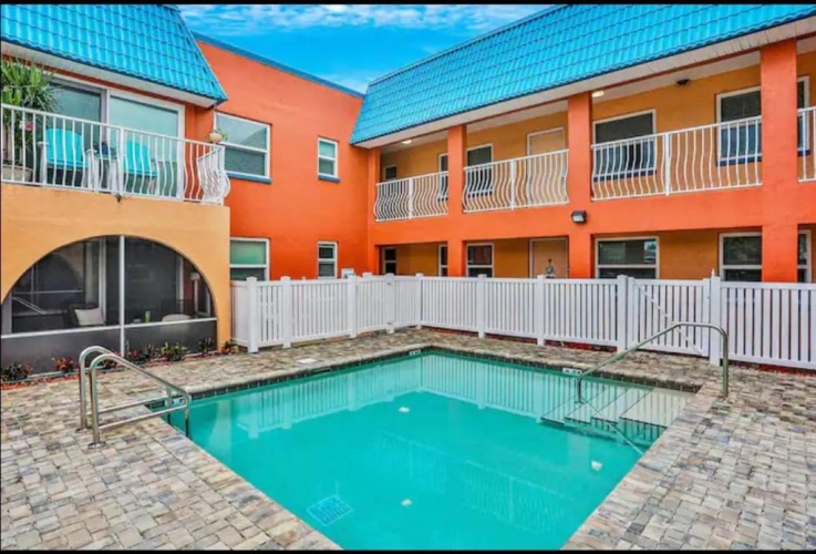 2 Bedrooms Apartment